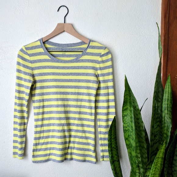 3/$15🌷GAP Stripe Citron Gray Crewneck Tee - Picture 1 of 8